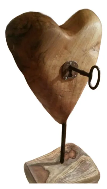 “Key to the Heart” – Symbolic Wooden Sculpture[A45]